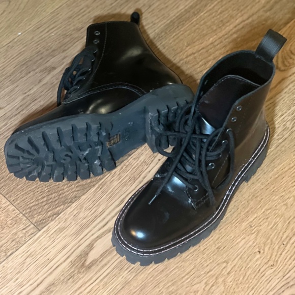 LAST Boots - Picture 3 of 3